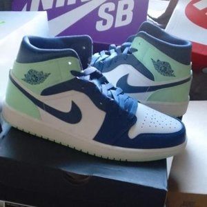 2022 Air Jordan 1 Mid 'Blue Mint' (Size 9.5)